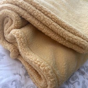 Yellow Sherpa blanket